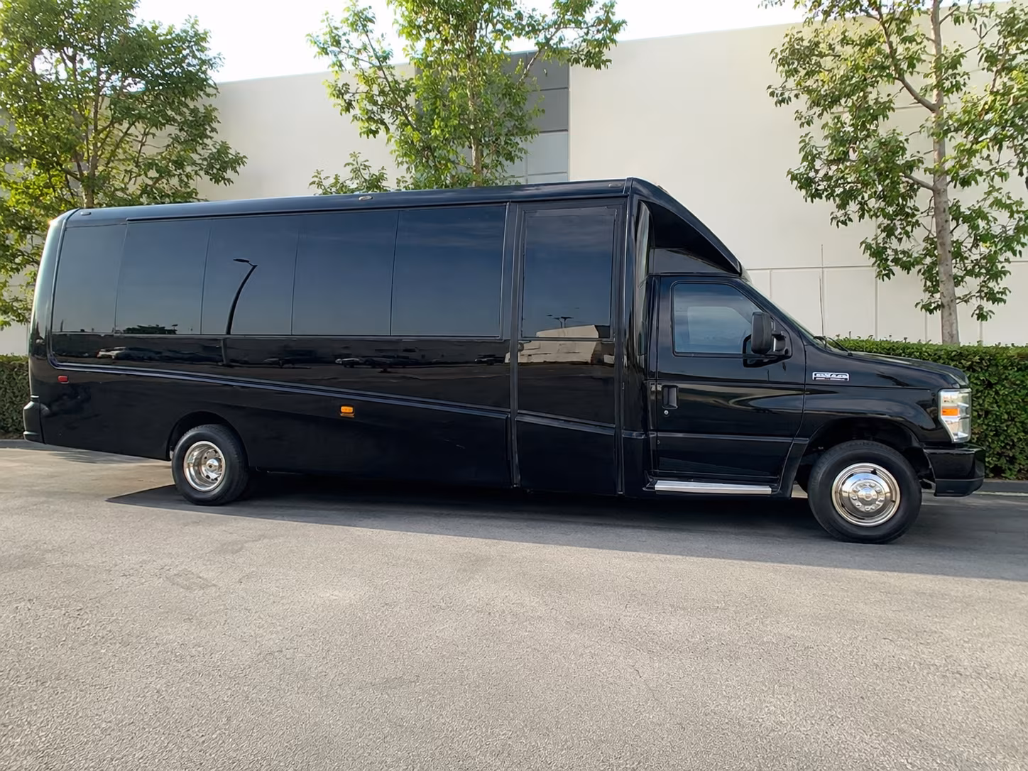 bus rentals for multi day corporate retreats and off site meetings