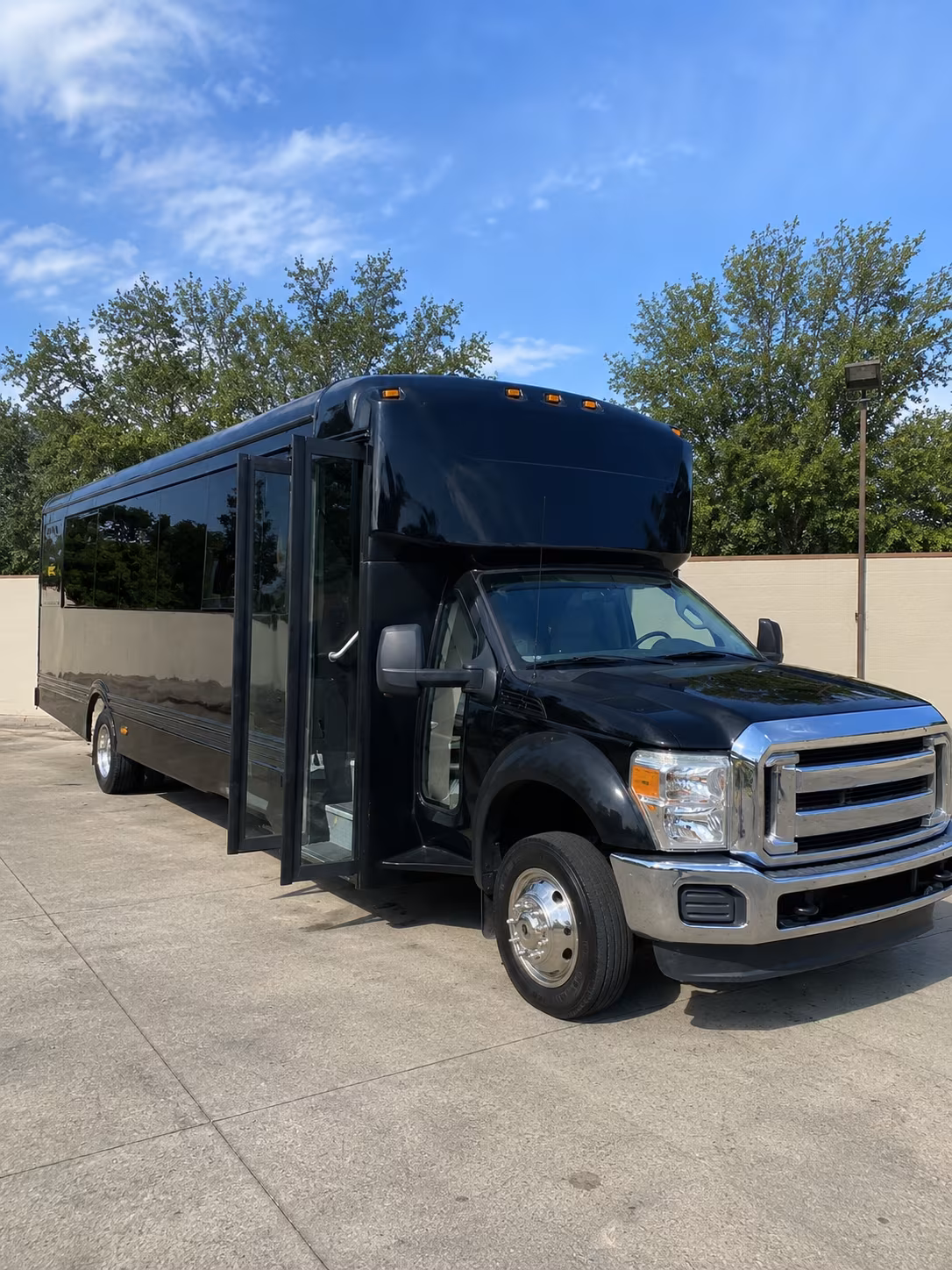 castle rock 20 passenger party bus